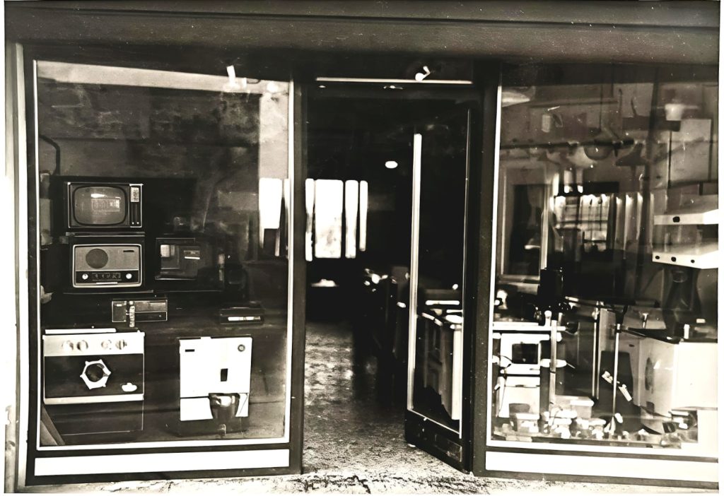 Lo storico negozio di Via Roma, in Bagnolo di Po